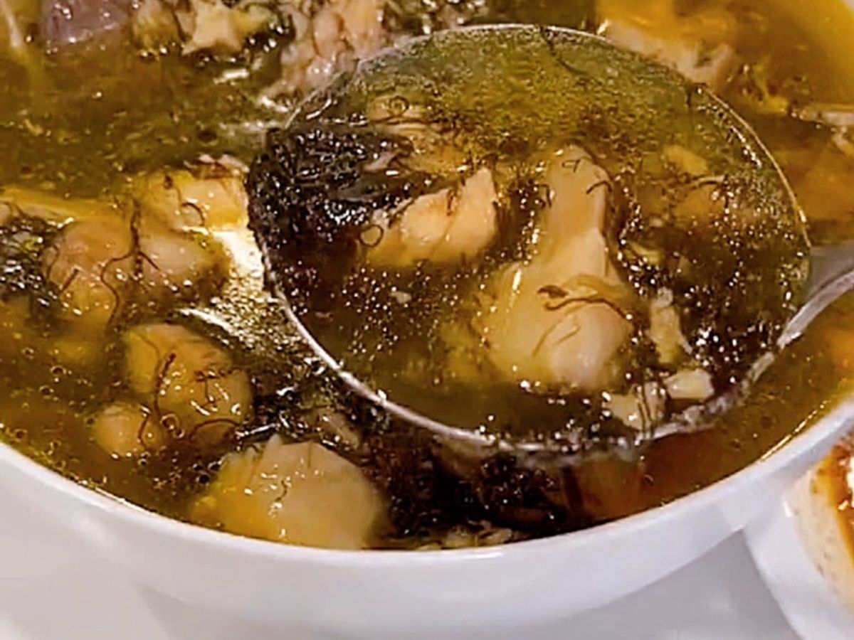 Cơm nhà 8 - cơm xúp lơ, canh gà nấm tóc tiên
