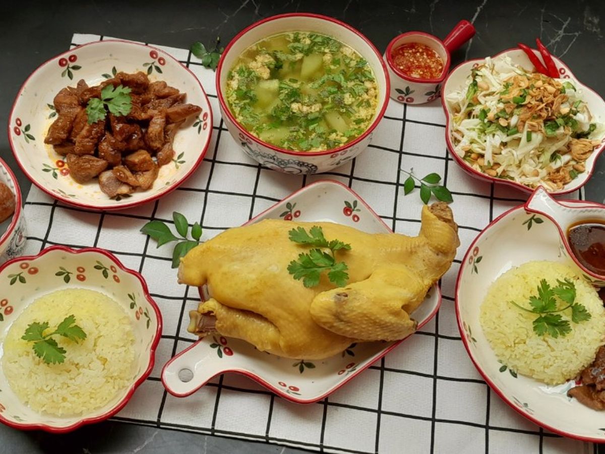 Cơm gà nhà mình