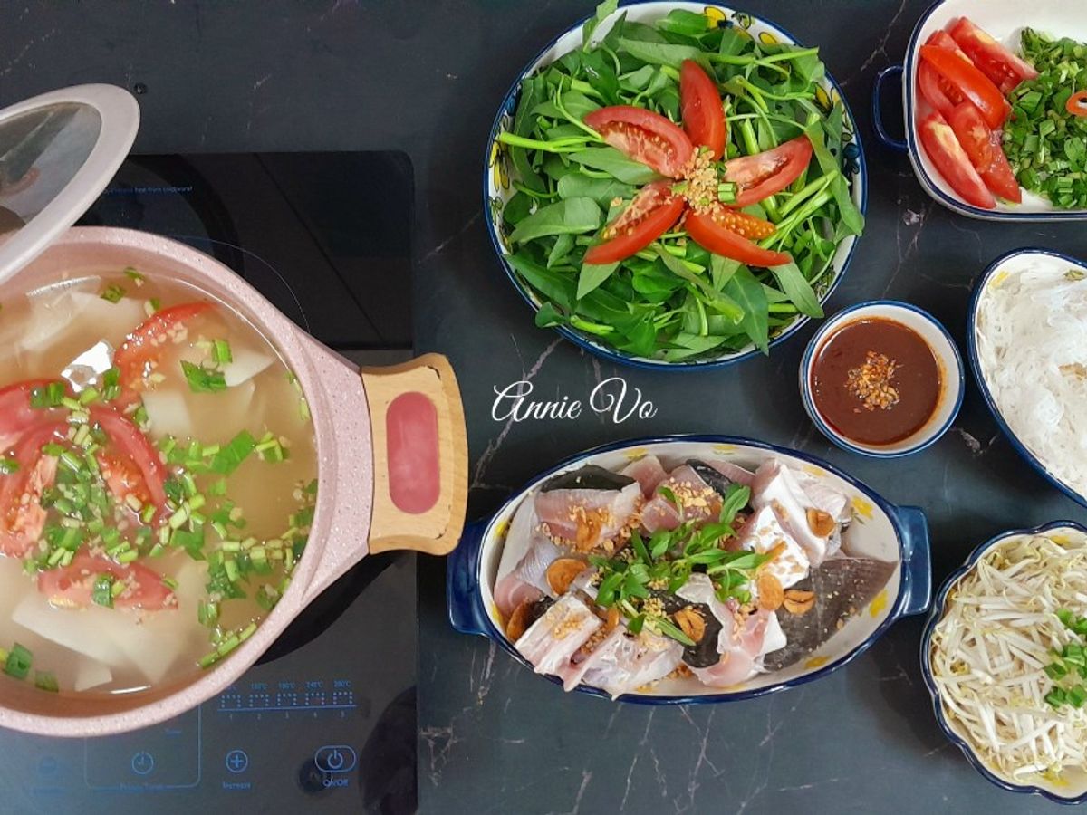 Lẩu cá đuối nấu măng chua