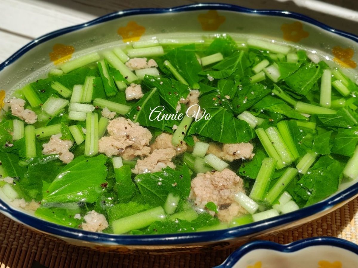 Canh cải ngọt nấu thịt xay