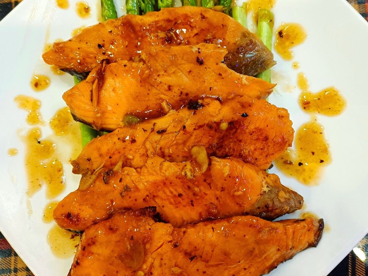 Cá hồi sốt teriyaki và măng tây