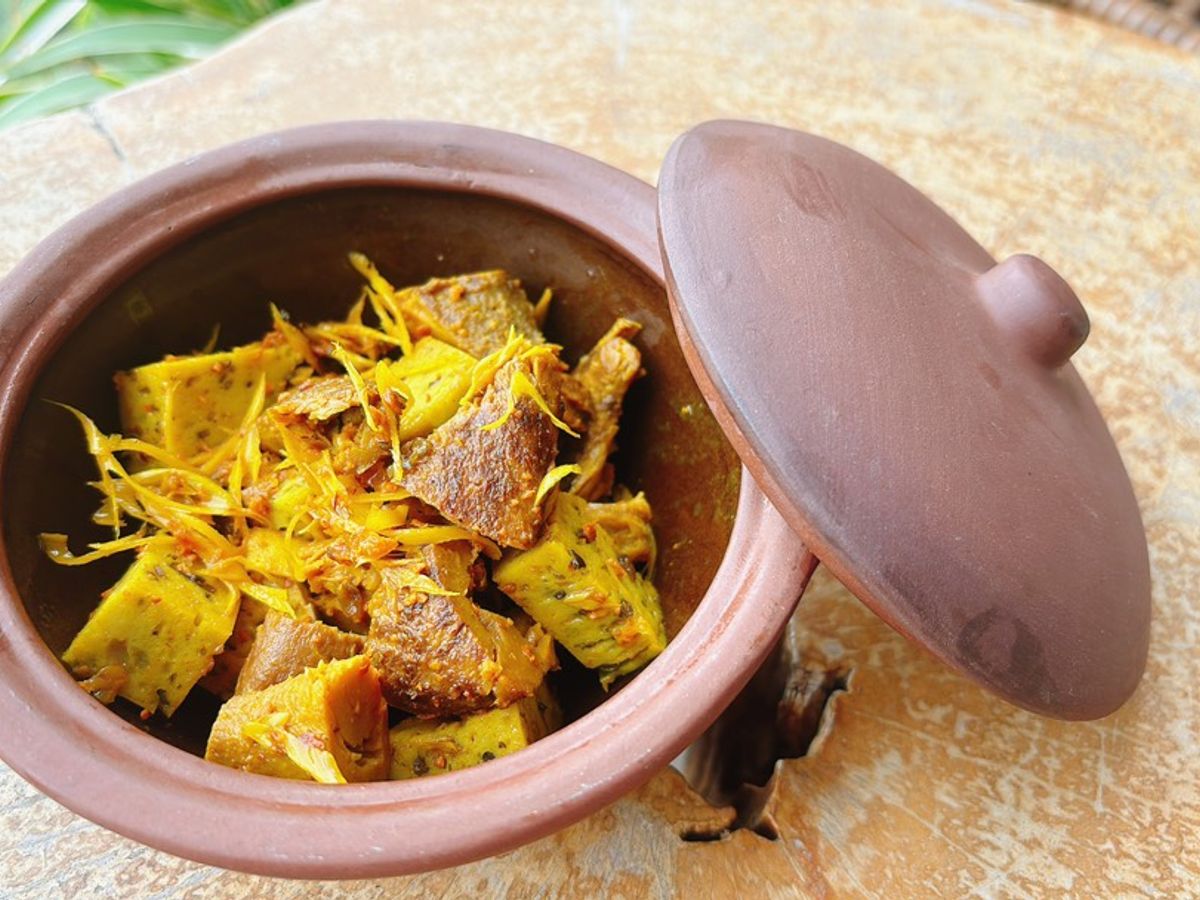 Chân nấm kho sả nghệ