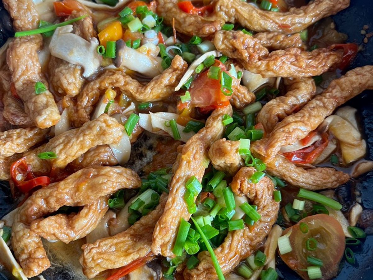 Chả Cá Sốt Cà Và Chân Nấm