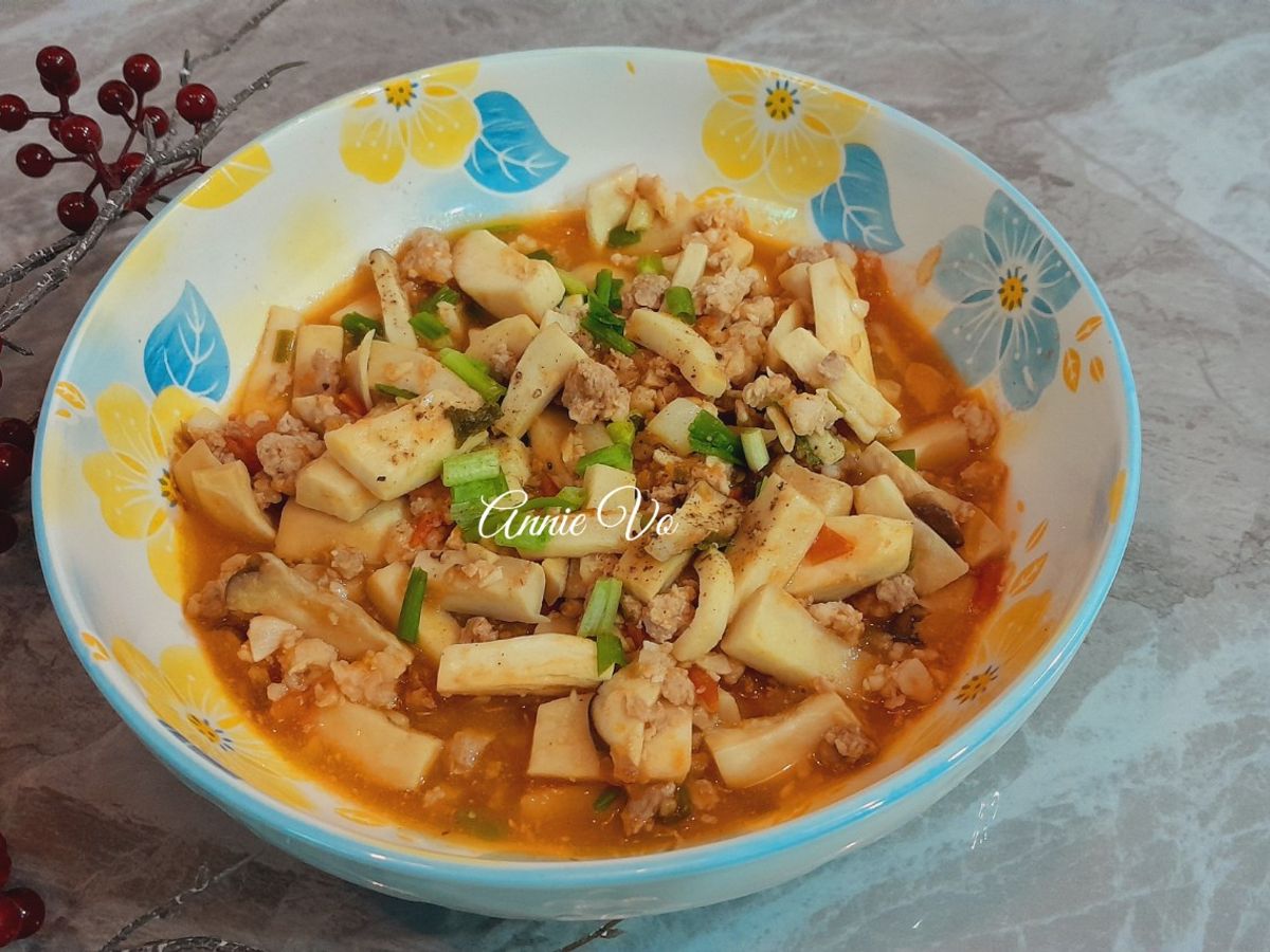 Nấm đùi gà xào cà chua thịt xay