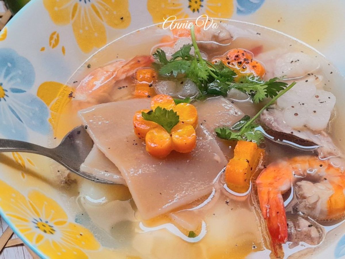 Súp bánh phồng tôm nấu sườn