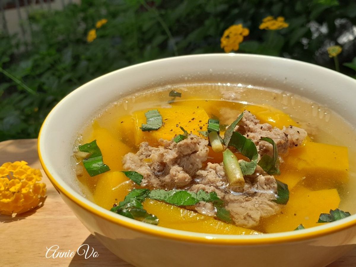Canh bí đỏ nấu thịt xay