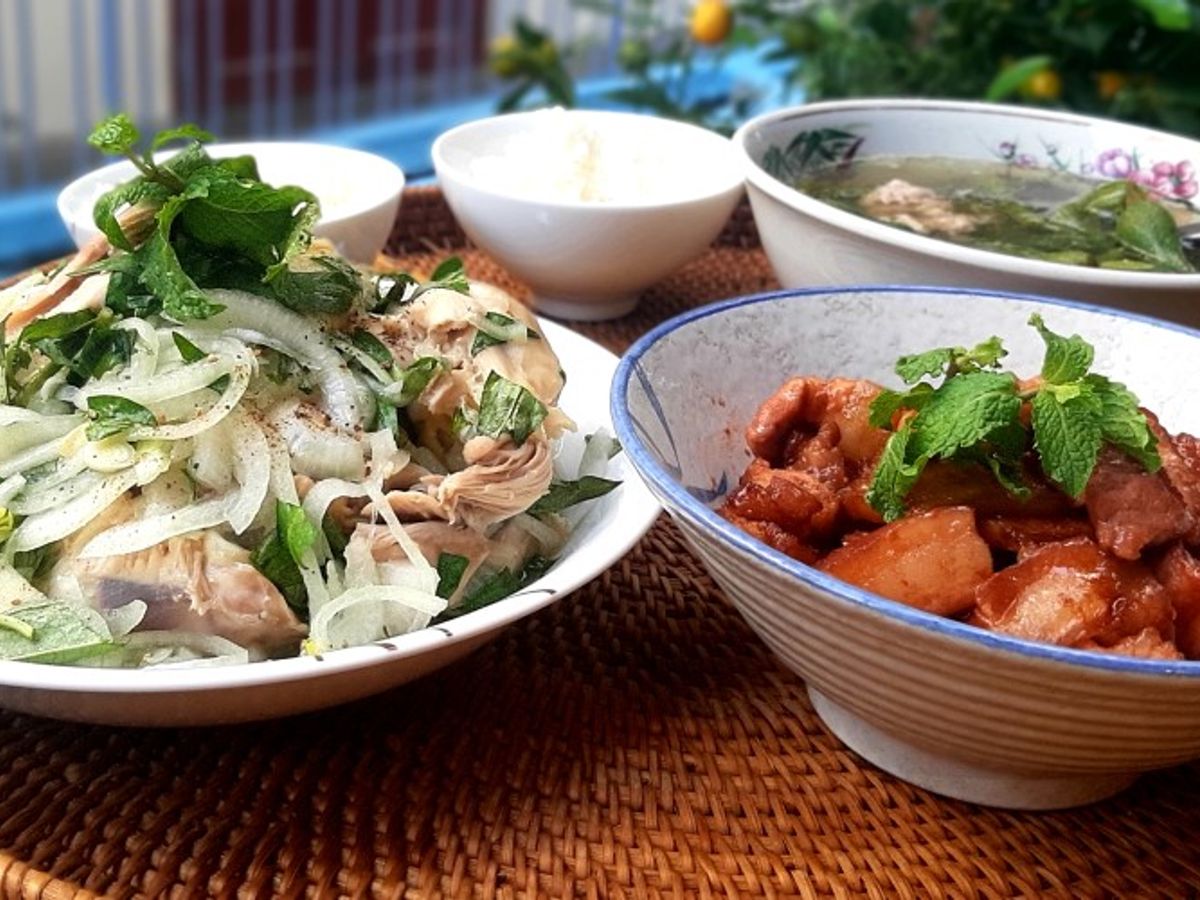 Mâm cơm của mẹ đơn giản mà hấp dẫn