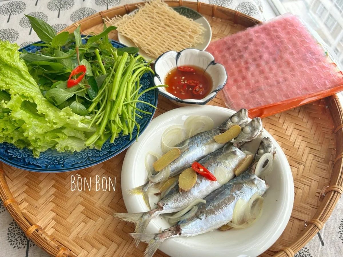 Cá Nục Hấp Cuốn Rau Muống và Phở Sắn