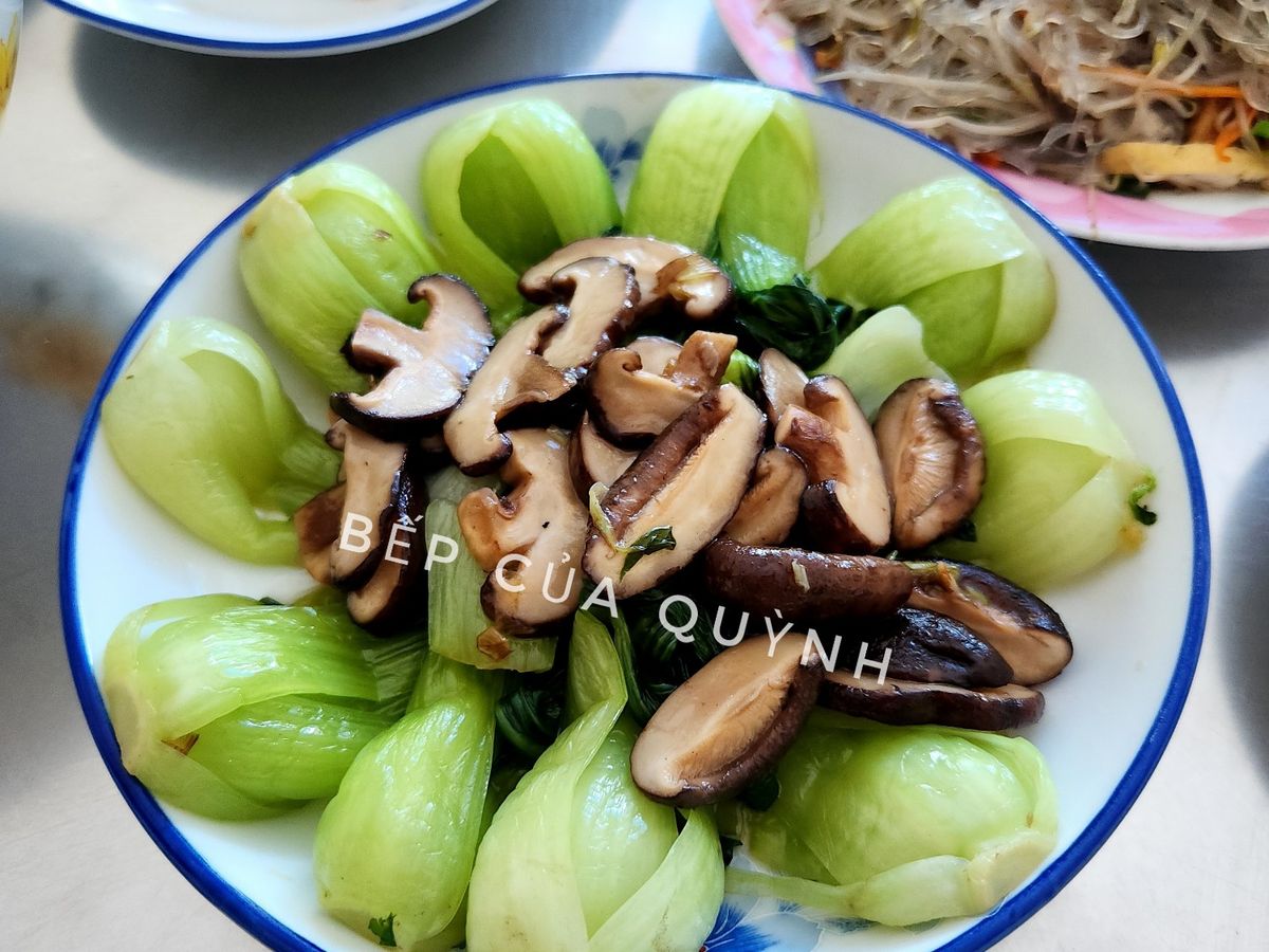 Cải Thìa Xào Nấm Đông Cô