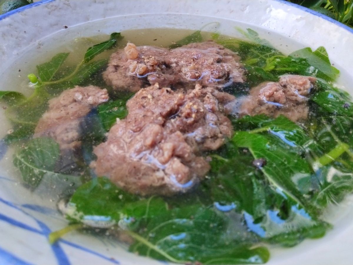 Canh rau dền nấu thịt bò xay