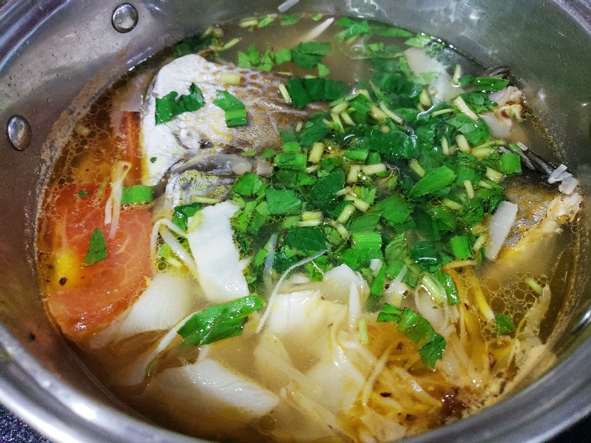 Canh cá dìa nấu măng chua