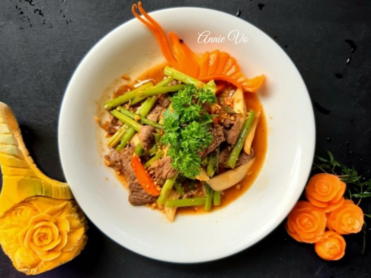 Măng tây xào bò