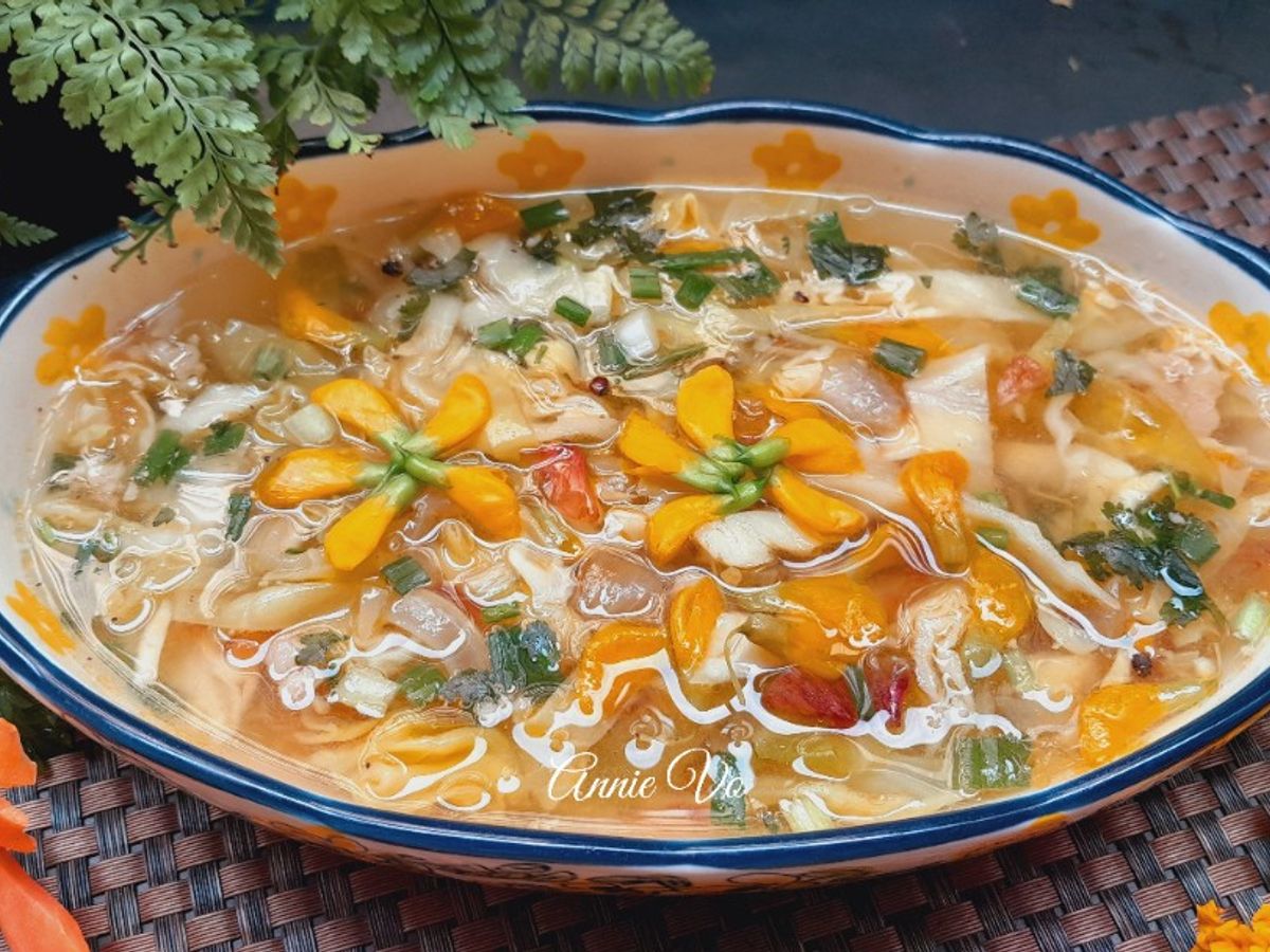 Canh bắp cải bông điên điển nấu thịt vai xay