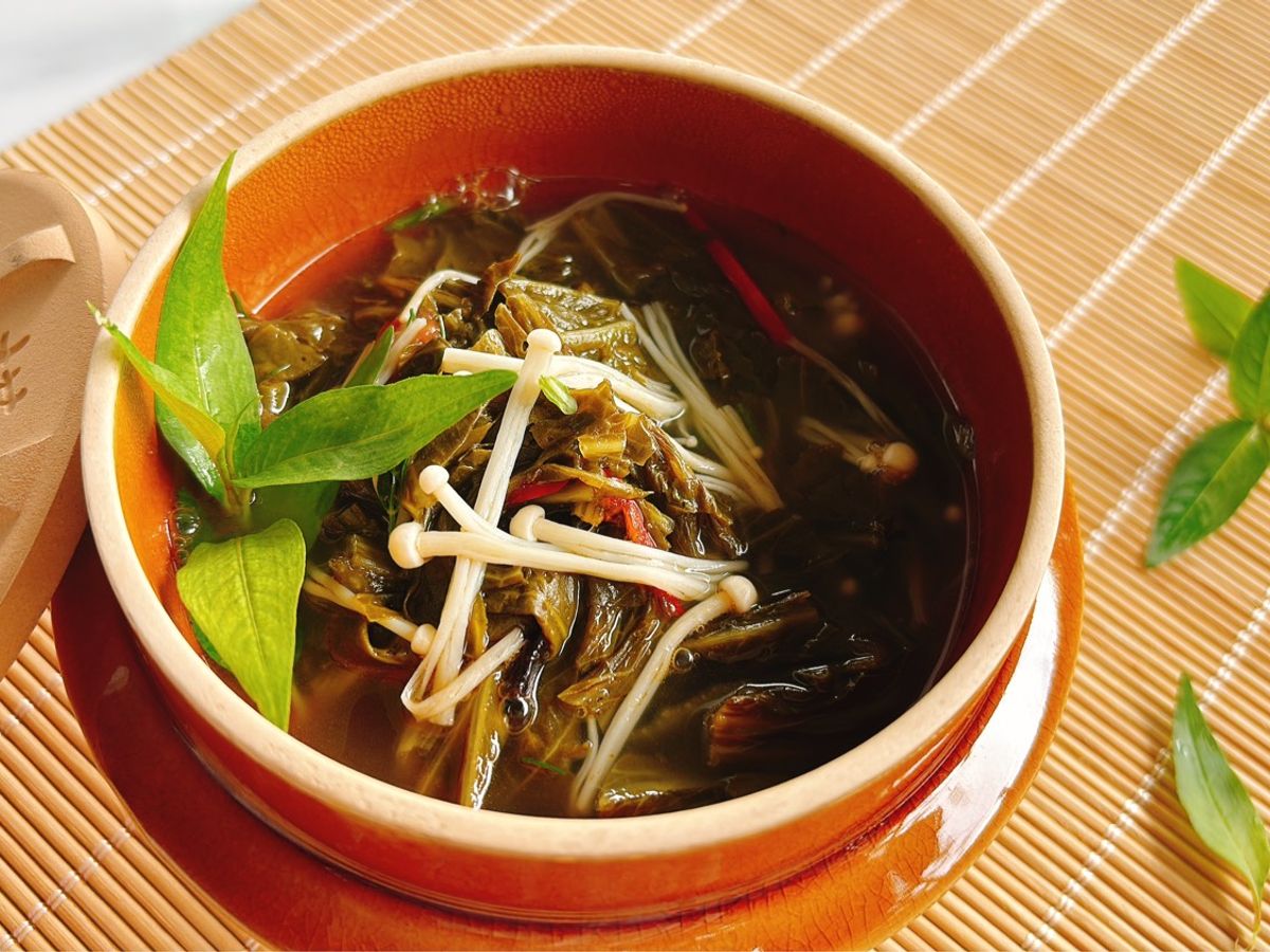 Canh dưa chua nấm kim châm