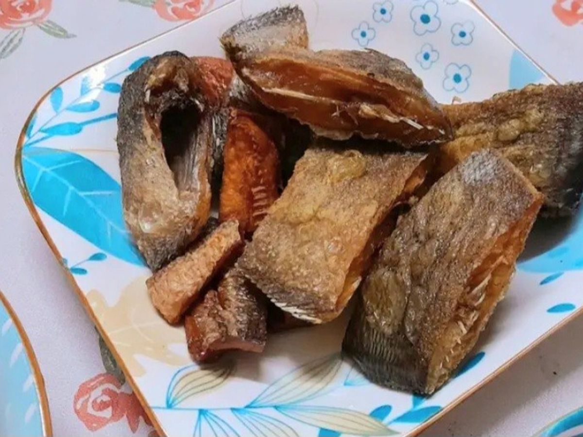 Khô cá sặc một nắng chiên giòn