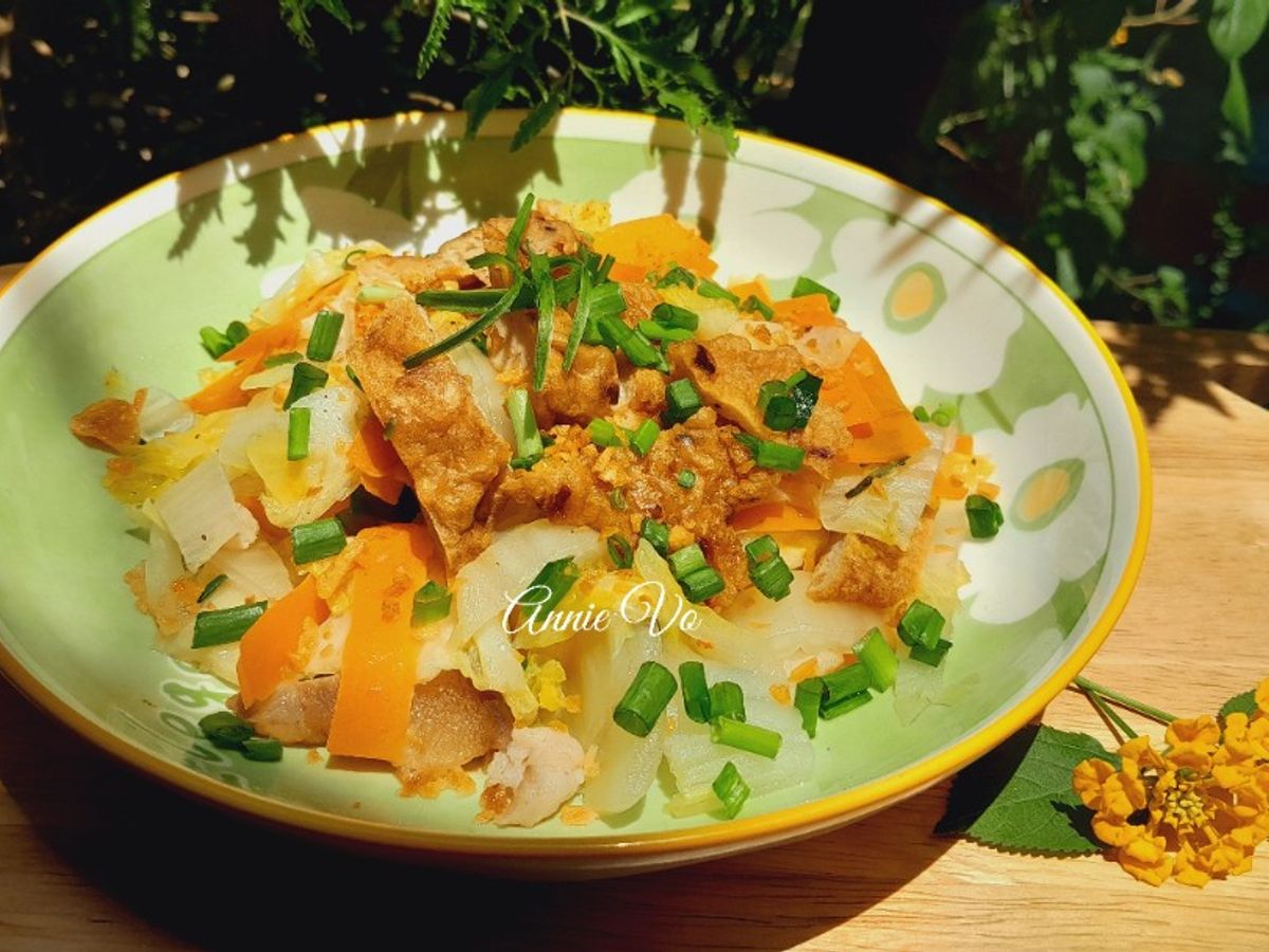 Cải thảo cà rốt xào chả cá