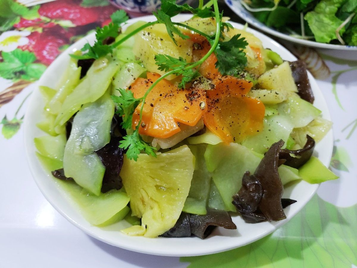 Susu cà rốt xào nấm mèo