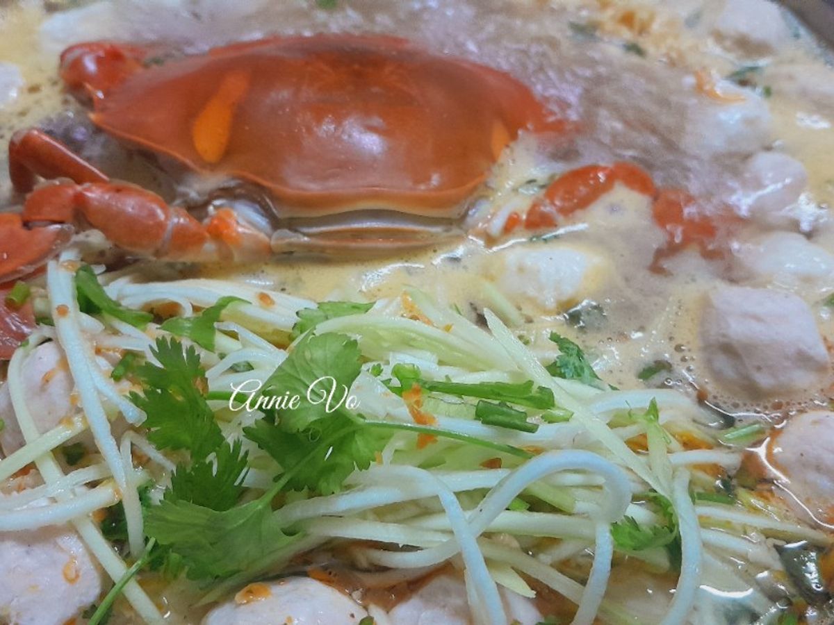 Lẩu cua nấu bầu