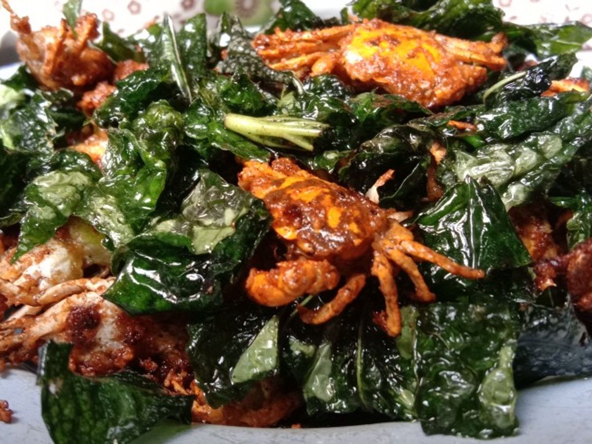 Cua đồng rang lá lốt, lá xương sông