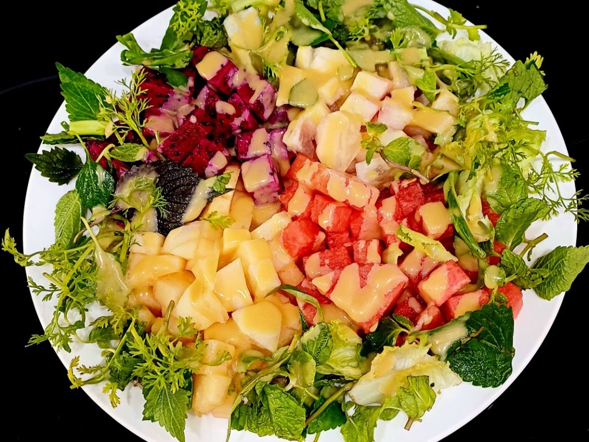 Rau quả trộn sốt