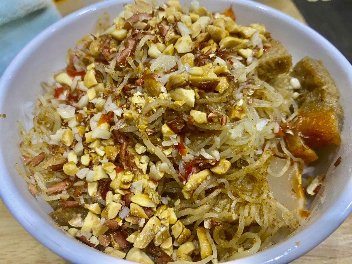 Bún bì chay (có thêm heo quay chay)