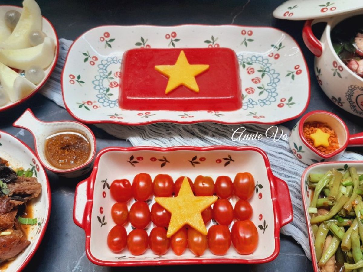 Cơm nhà rực rỡ màu cờ đỏ thắm