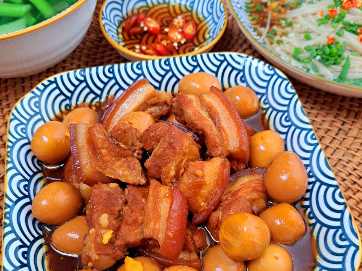 Thịt kho trứng cút