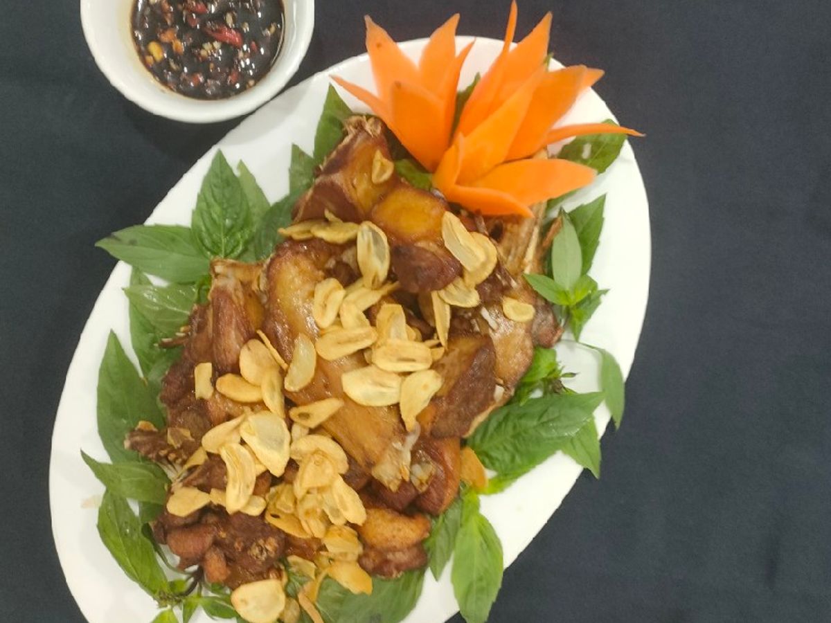 Thịt ngan cháy tỏi