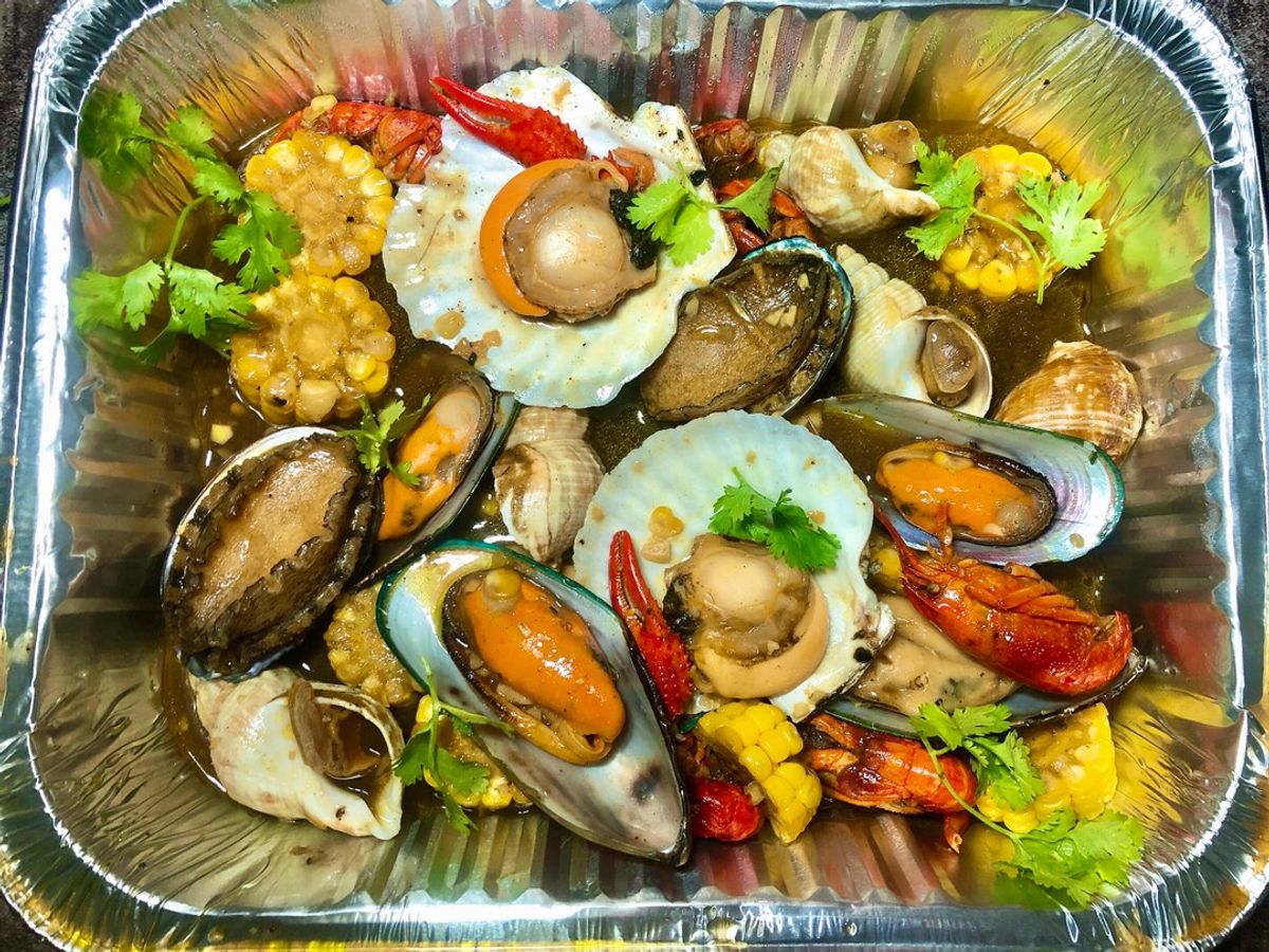 Bào Ngư, Sò Điệp, Vẹm Xanh, Ốc Bulot, Tôm Hùm Đất- Sốt Cajun Bơ Tỏi