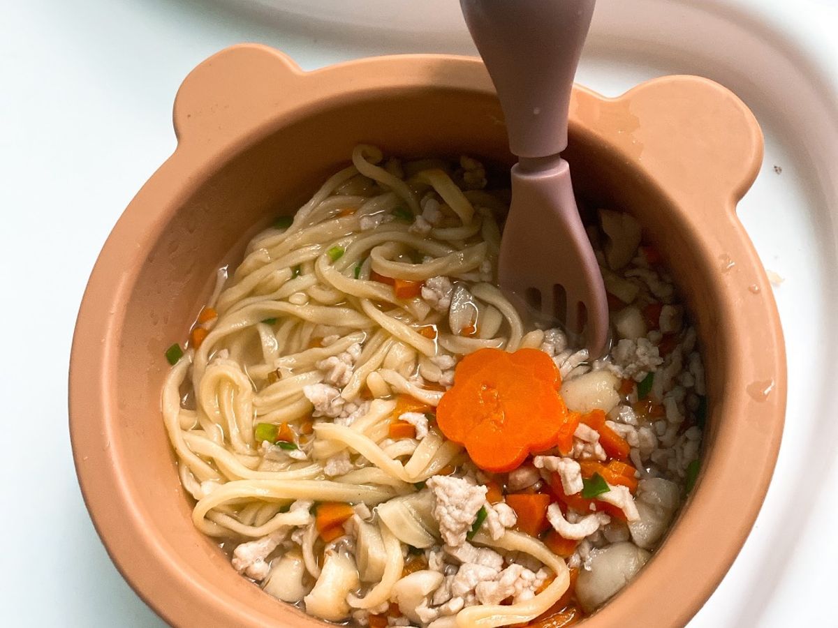 Bữa sáng cho bé: Mì tươi thịt heo