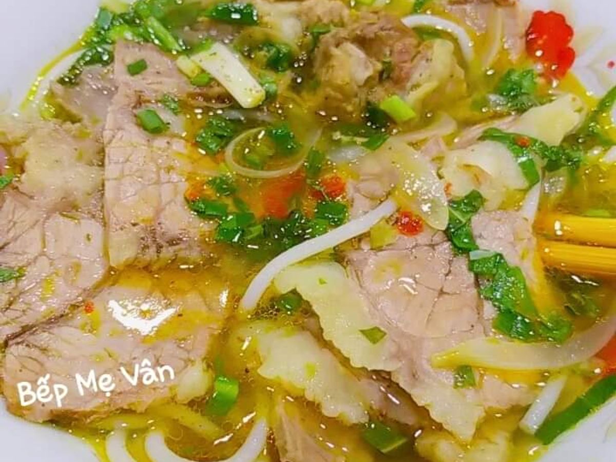 Bún Bò Huế (Nạm bò và sườn bò hoặc xương bò)