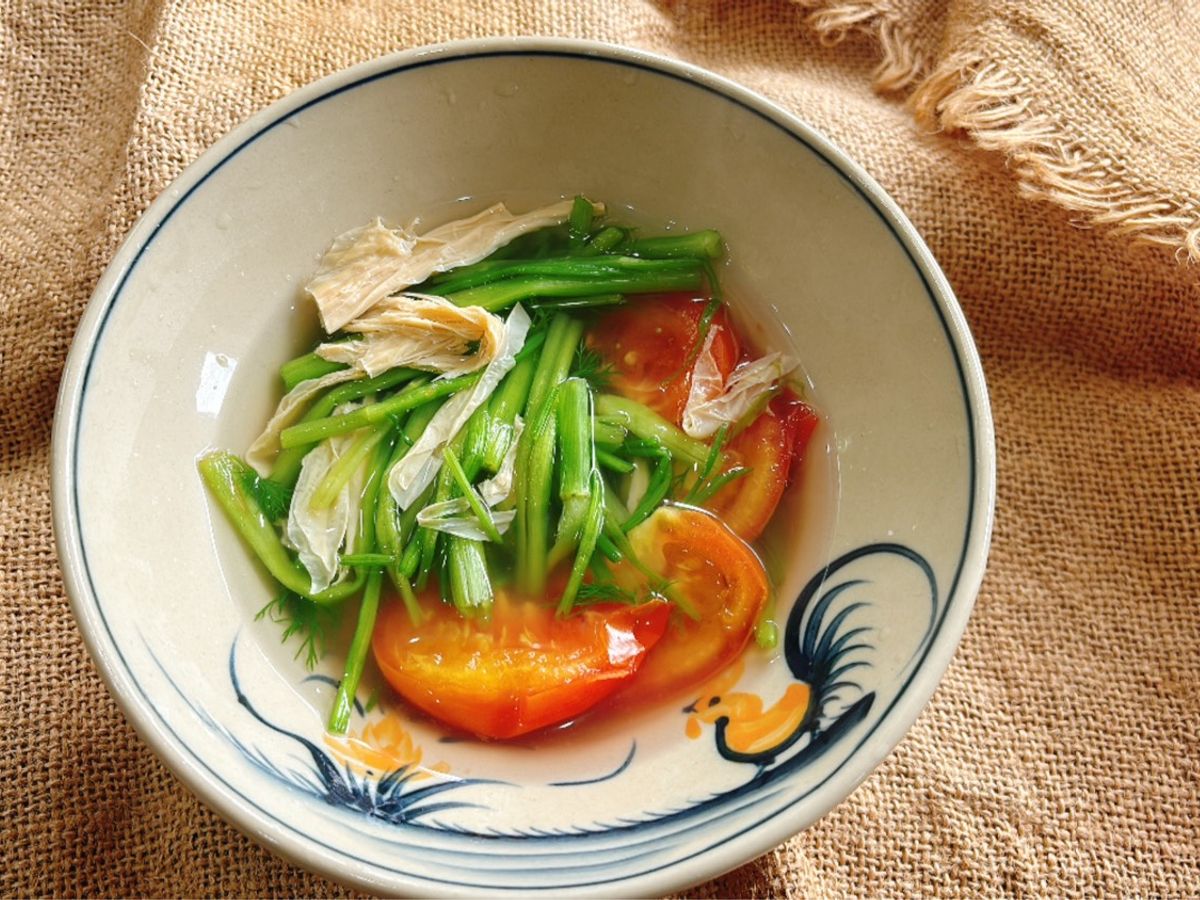 Canh Rau Cần Nước Nấu Cà Chua và Mẻ