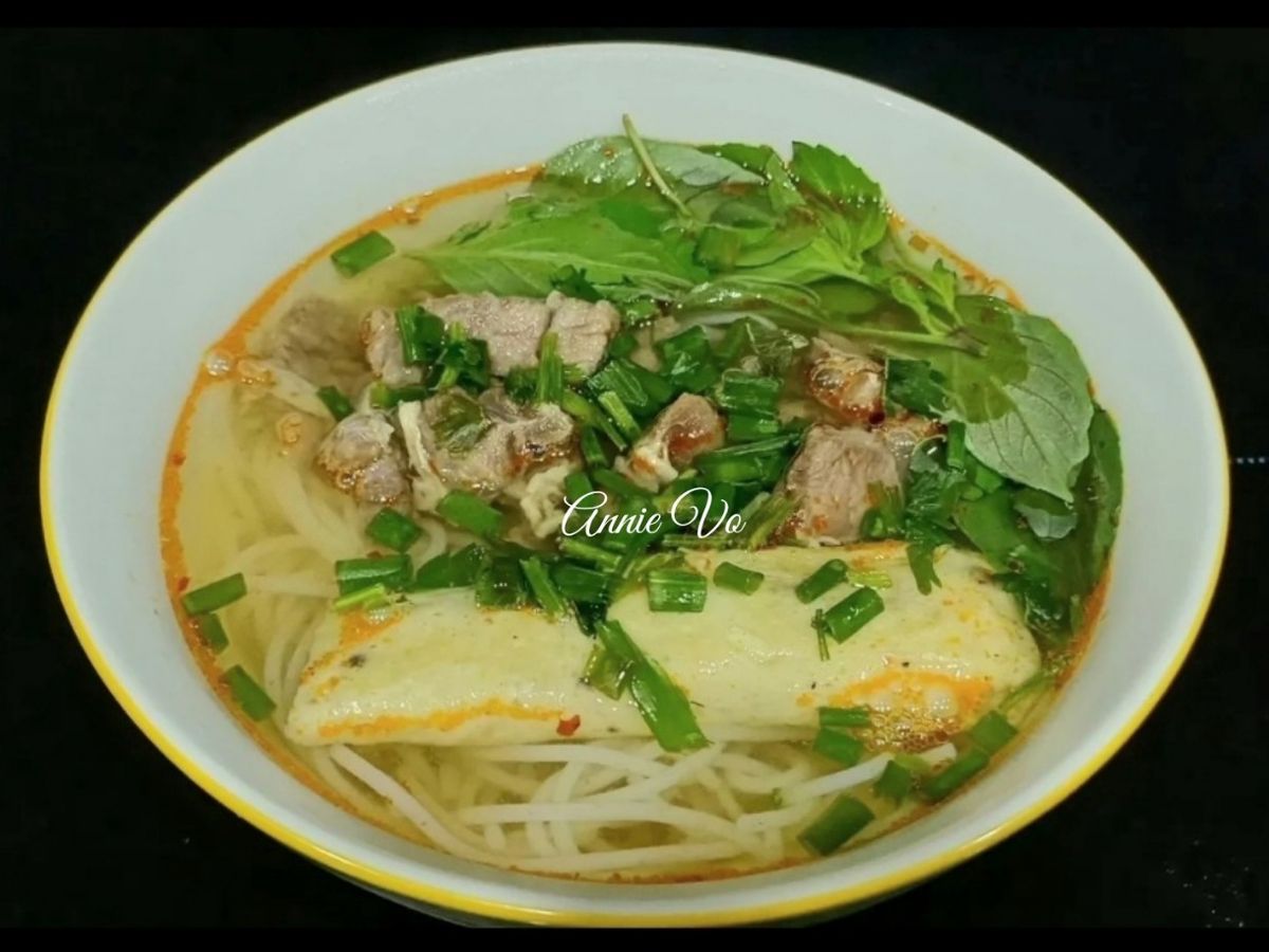 Bún bò nạm chả