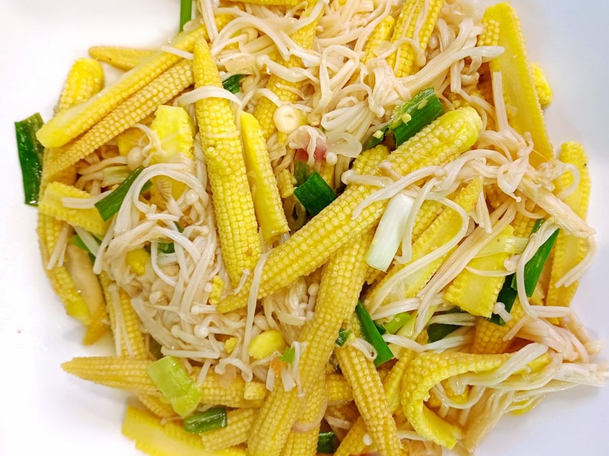Bắp bao tử xào nấm kim châm