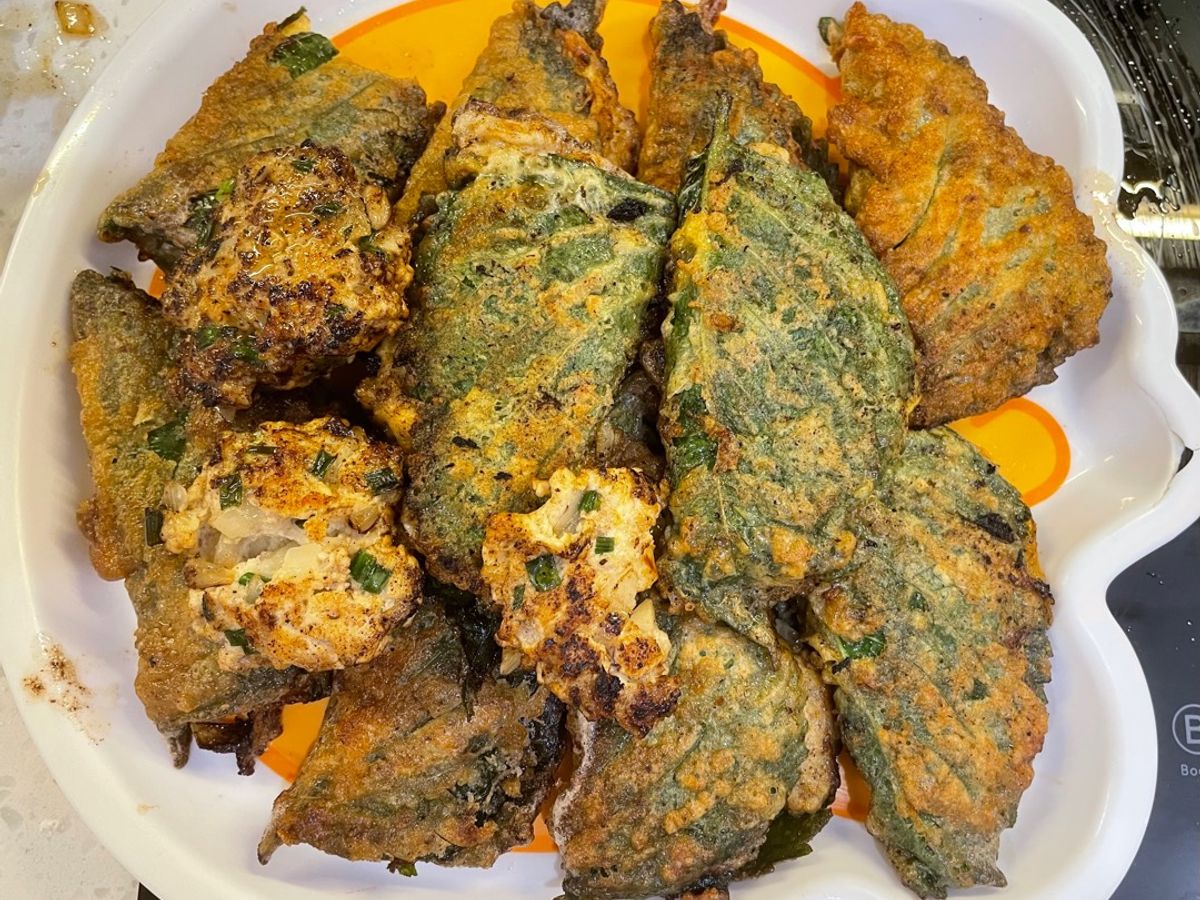 Lá mè cuộn thịt chiên giòn 깻잎전