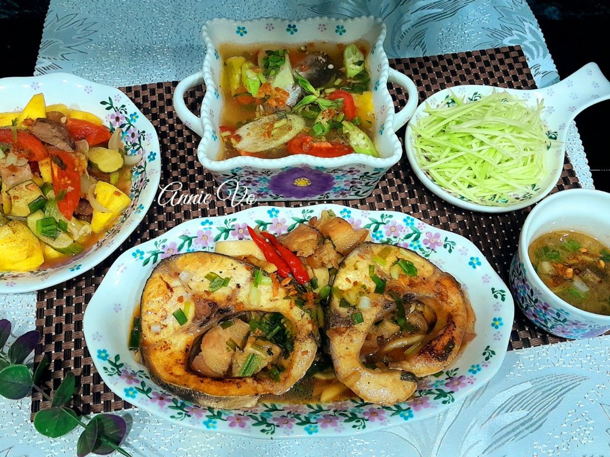 Canh chua cá kho đậm vị cơm nhà