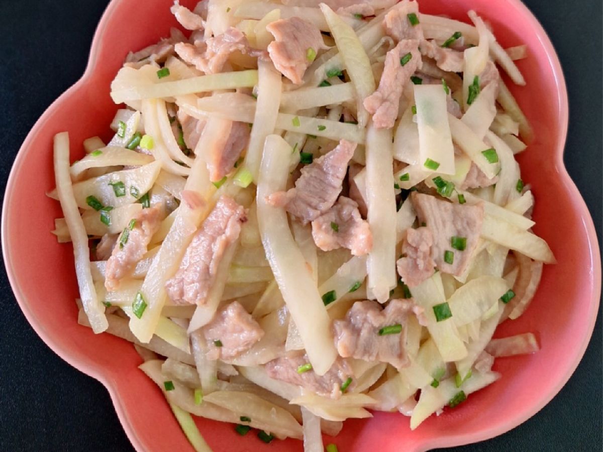 Su hào xào thịt heo