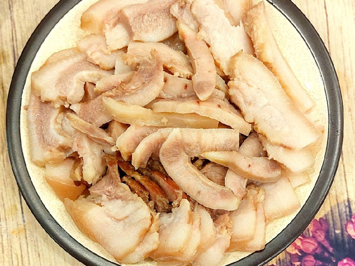 Thịt má heo luộc