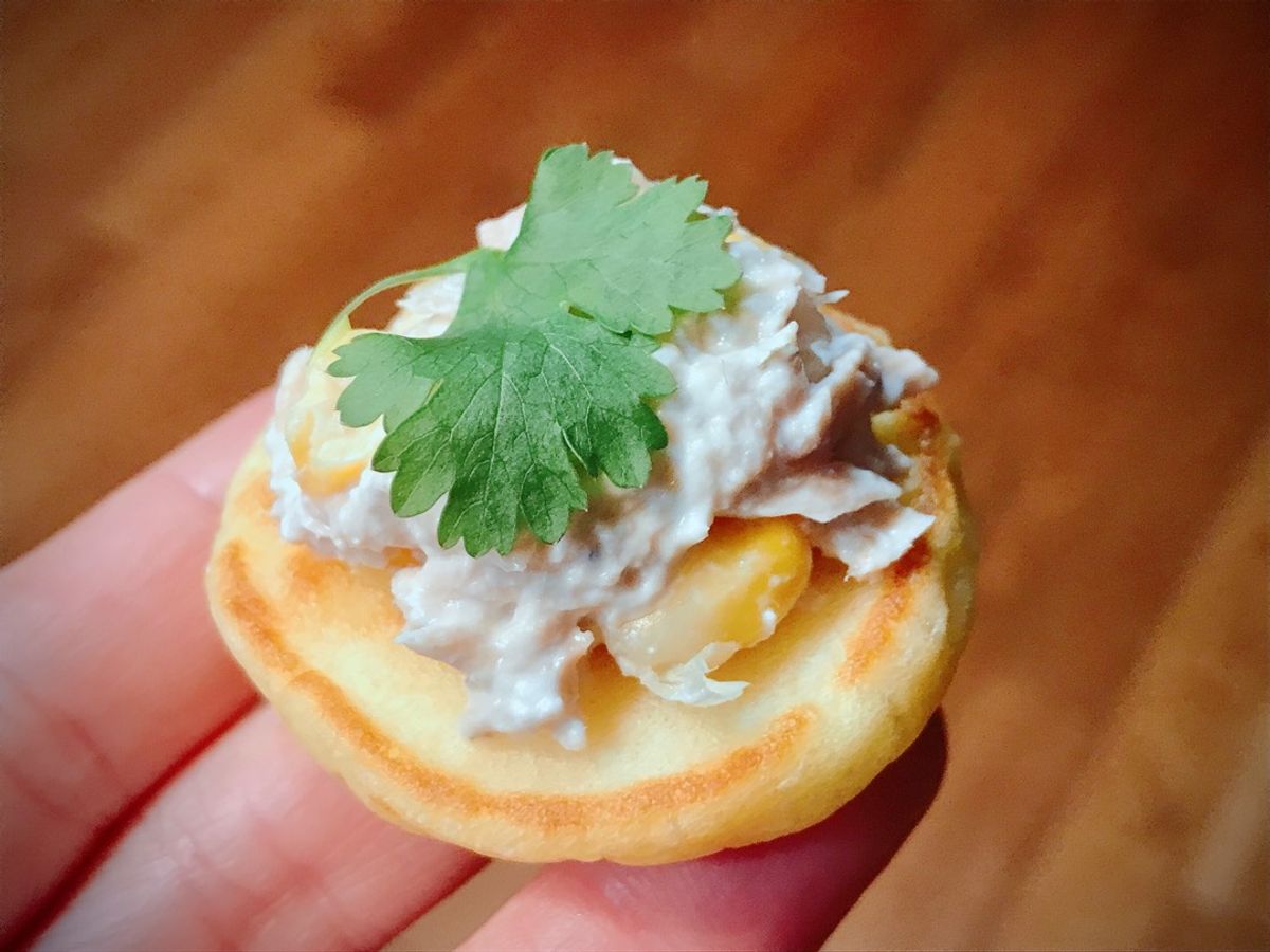 Blinis Topping Cá Ngừ Mayonaise Bắp Ngọt