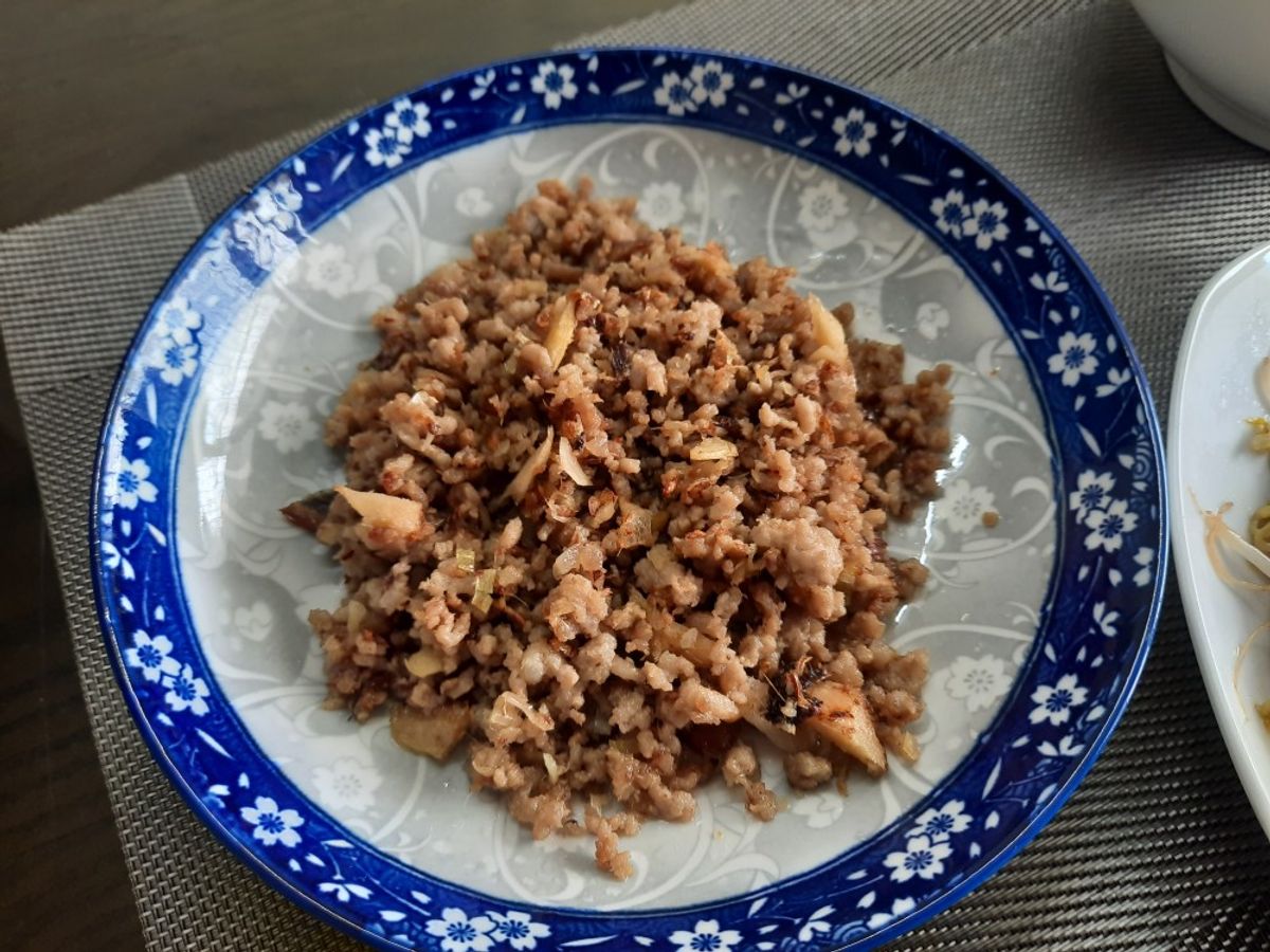 Thịt băm rang riềng sả