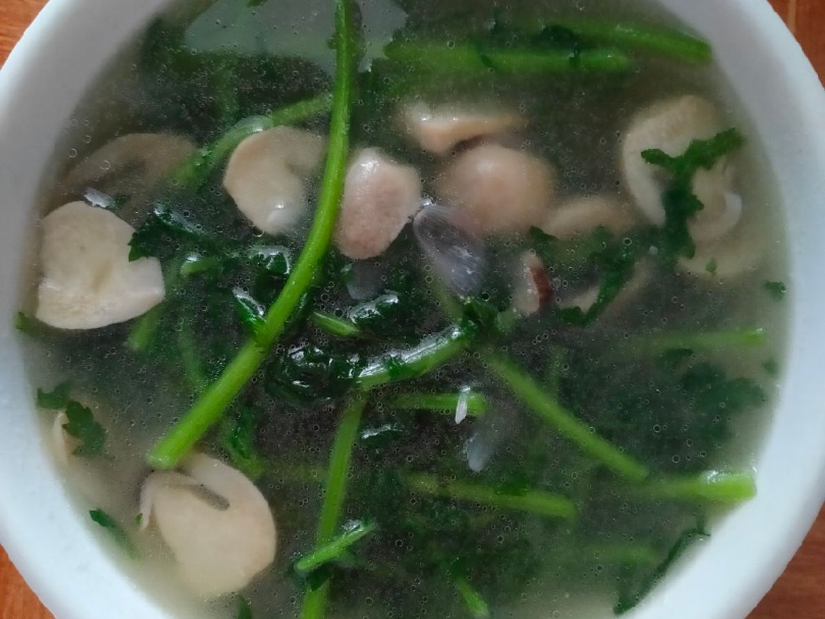 Canh nấm rơm cải cúc