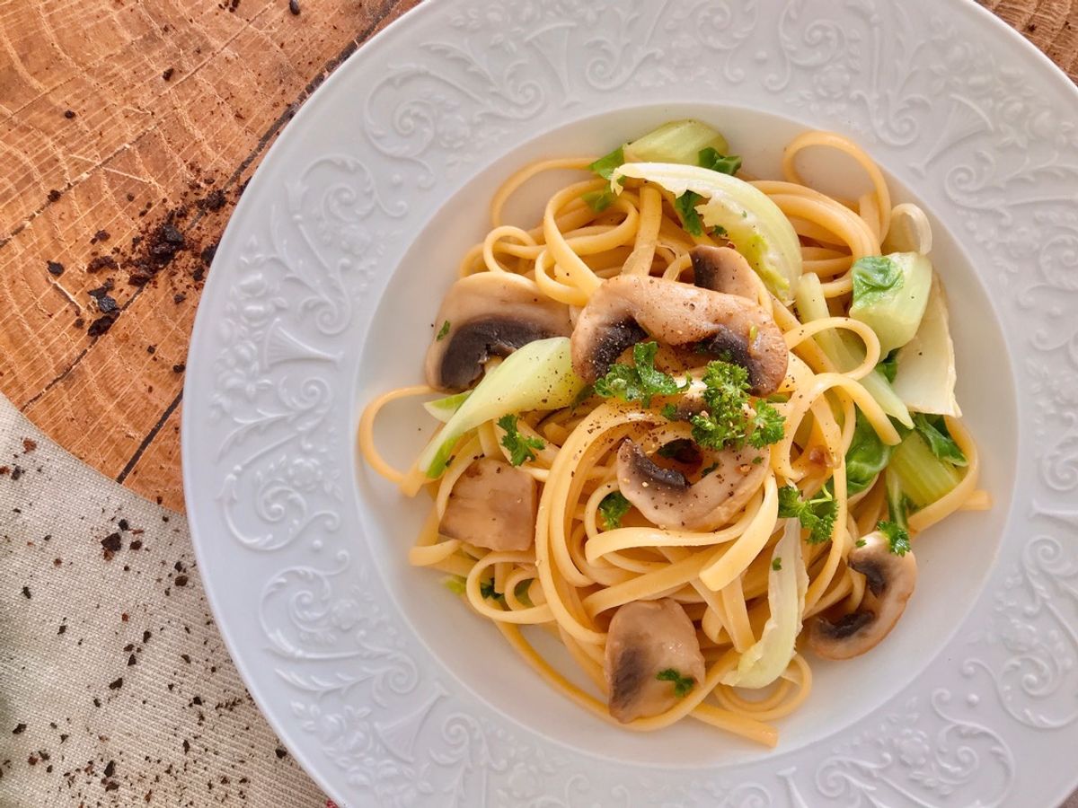 🌱 Mì Ý Dẹp Capellini Xào Nấm Mỡ & Lá Súp Lơ Trắng (Vegan)