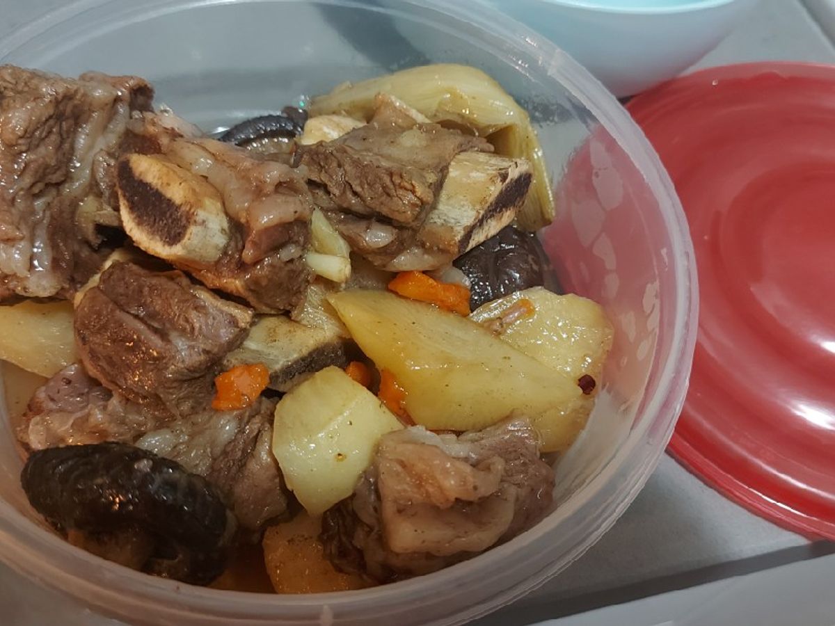 Sườn bò kho củ cải
