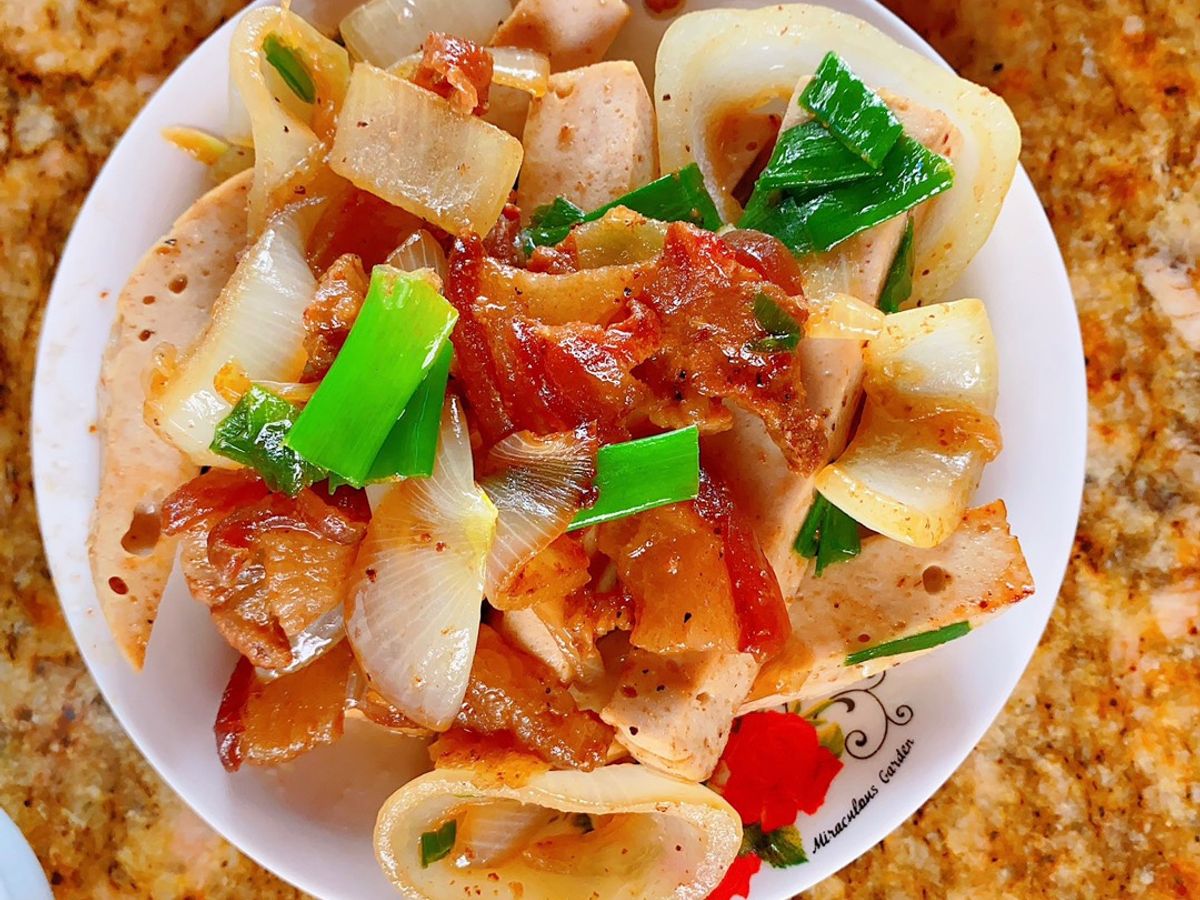Thịt ba chỉ kho chả lụa