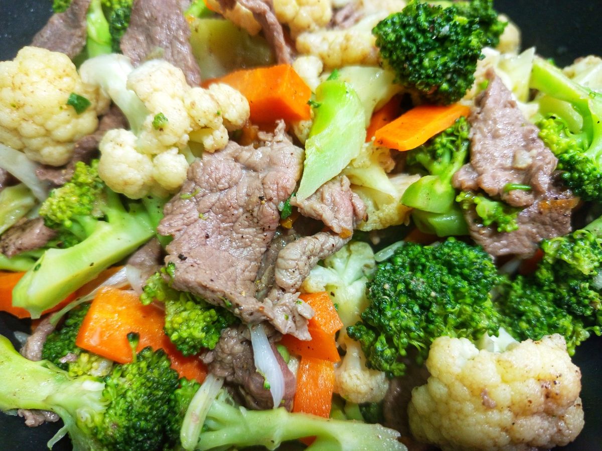 Bò xào súp lơ