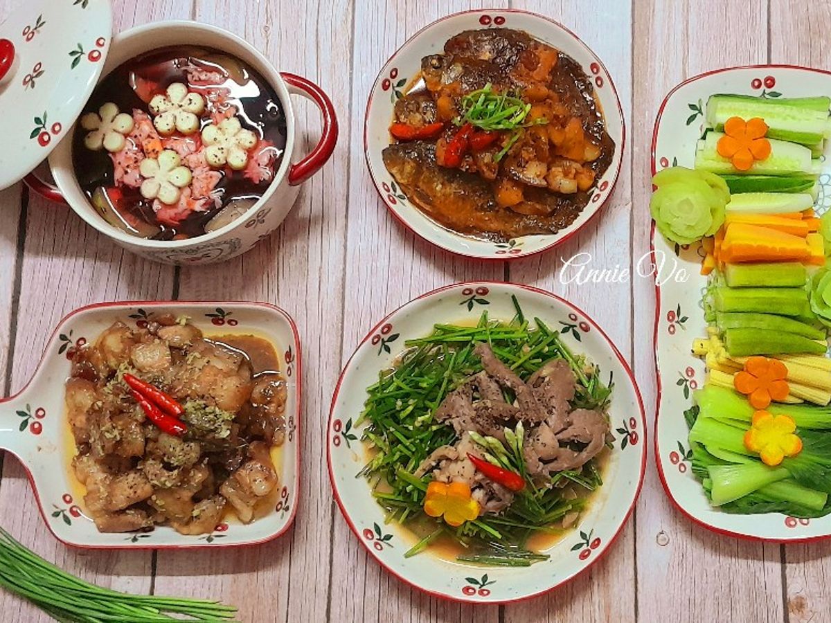 Cơm nhà thanh mát với rau củ luộc