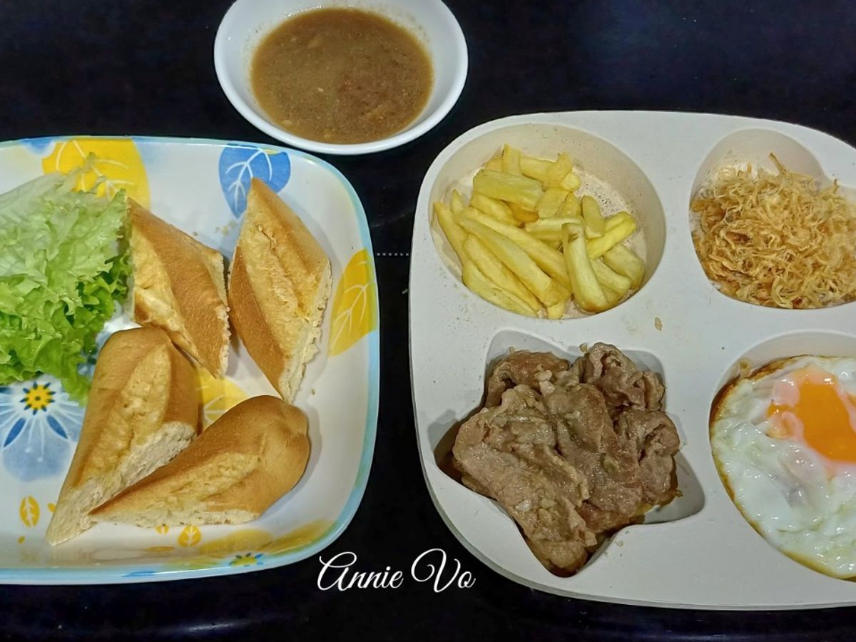 Bánh mì thập cẩm kiểu bò né
