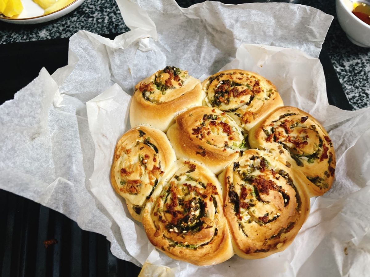 Bánh mì cuốn chà bông nấm rong biển