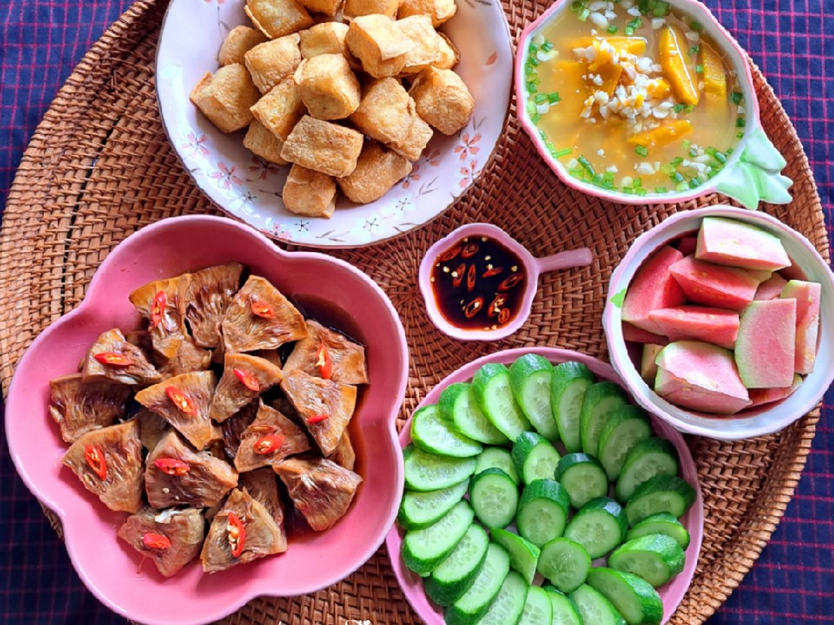 Cơm nhà 50 (Mâm cơm chay)