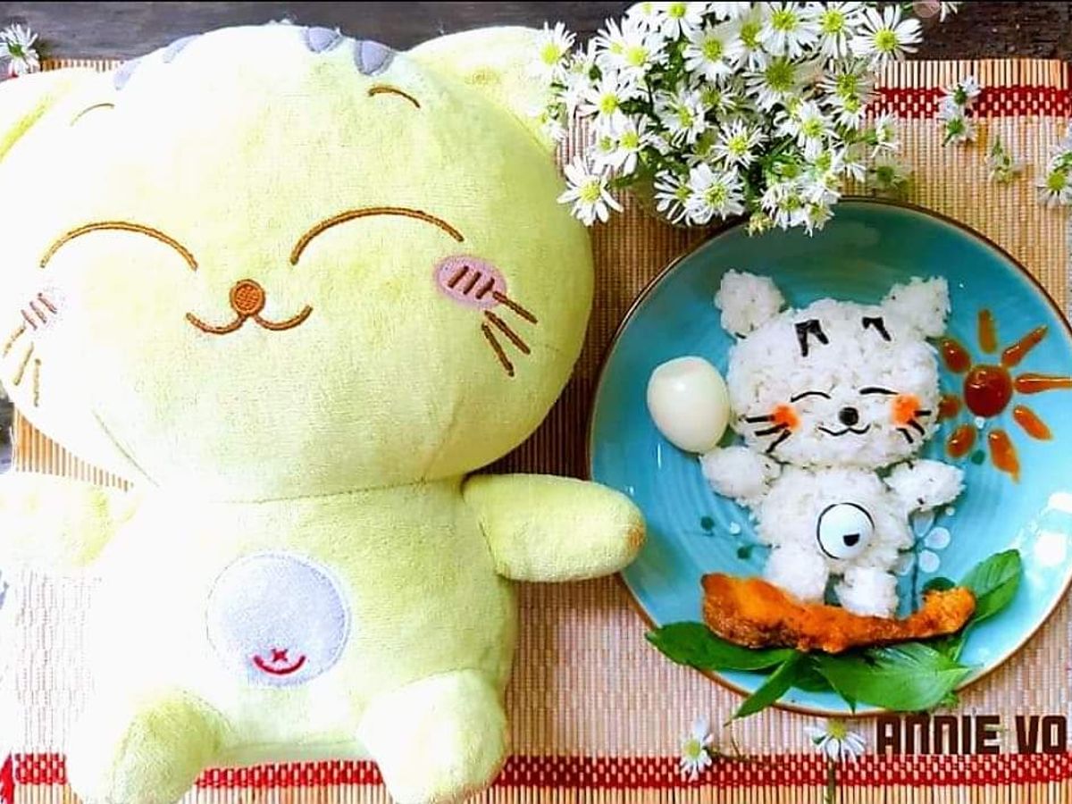 Cơm bento: Mèo con chơi lướt ván (Cá diêu hồng chiên sốt chua ngọt)